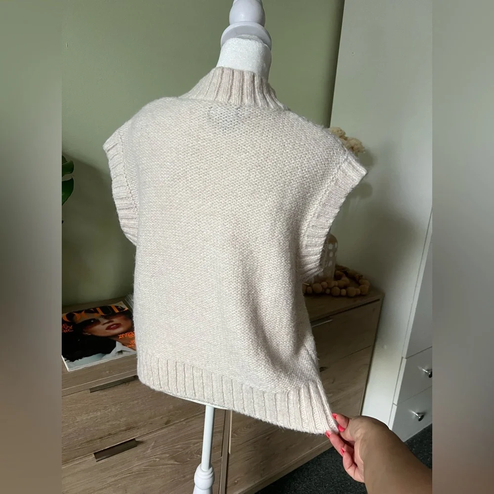 PRIMARK Off-White Cream Knit 3D Polka Dots Oversized Sweater Vest Shirt Top XS - Picture 7 of 16